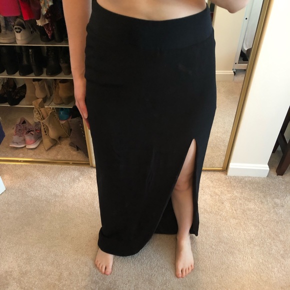 beautiful black maxi skirt - Picture 2 of 3